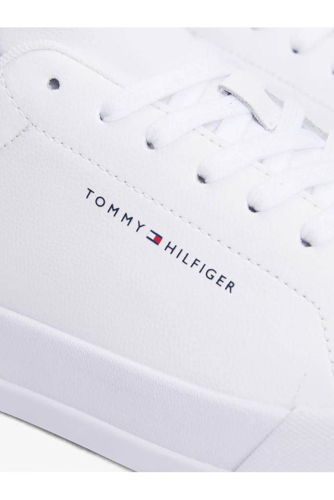 Detal stylizacja męskie sneakersy skórzane court lth detail ess tommy hilfiger FM0FM05367