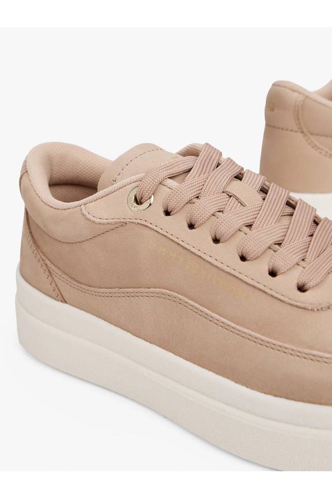 Detal stylizacja damskie sneakersy nubuck bonnie modern court tommy hilfiger FW0FW08462