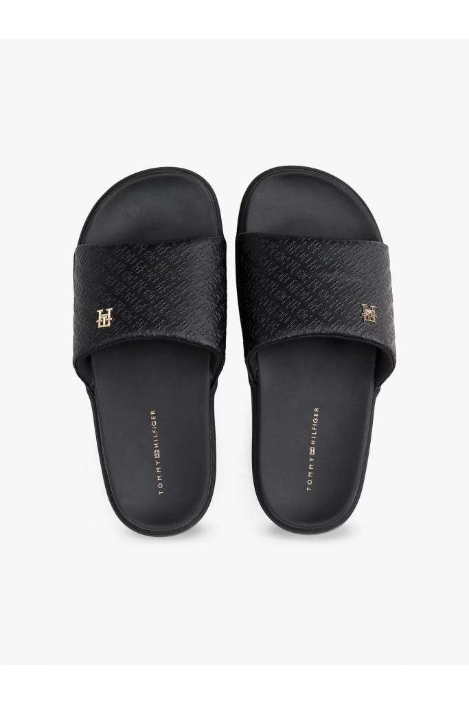 Detal 2 damskie klapki pearl platform monogram poolside tommy hilfiger FW0FW08526 Detal 2 damskie klapki pearl platform monogram poolside tommy hilfiger FW0FW08526