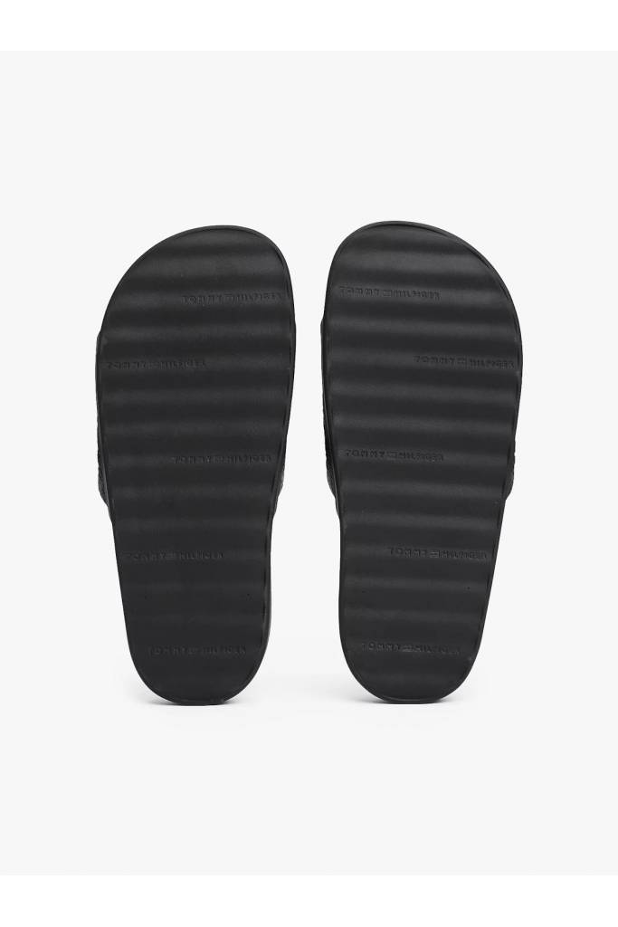 Detal 3 damskie klapki pearl platform monogram poolside tommy hilfiger FW0FW08526 Detal 3 damskie klapki pearl platform monogram poolside tommy hilfiger FW0FW08526