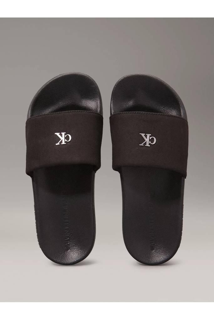 Detal 2 damskie klapki miami monogram hardware calvin klein jeans YW0YW01713 Detal 2 damskie klapki miami monogram hardware calvin klein jeans YW0YW01713