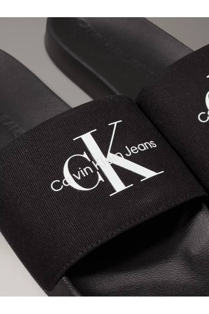 Detal stylizacja męskie klapki miami monogram cv calvin klein jeans YM0YM01271 Detal stylizacja męskie klapki miami monogram cv calvin klein jeans YM0YM01271