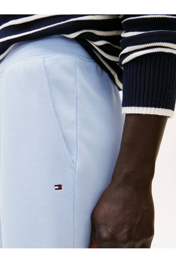 Detal stylizacja męskie szorty dresowe essential terry tommy hilfiger MW0MW37240 Detal stylizacja męskie szorty dresowe essential terry tommy hilfiger MW0MW37240