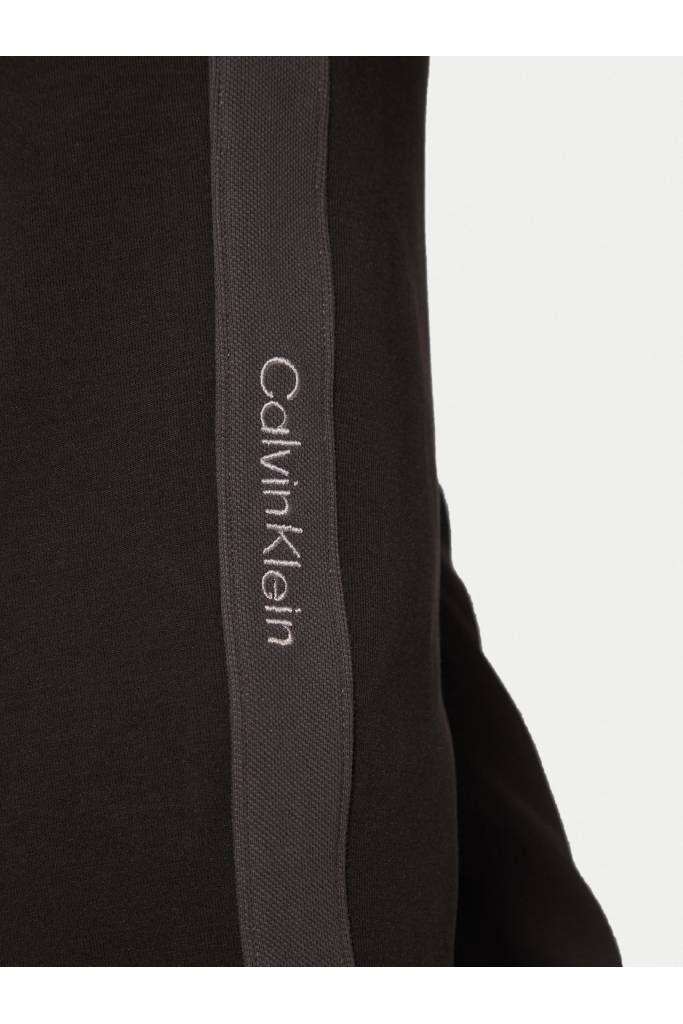 Detal stylizacja męskie spodnie dresowe logo tape calvin klein jeans J30J327243 Detal stylizacja męskie spodnie dresowe logo tape calvin klein jeans J30J327243