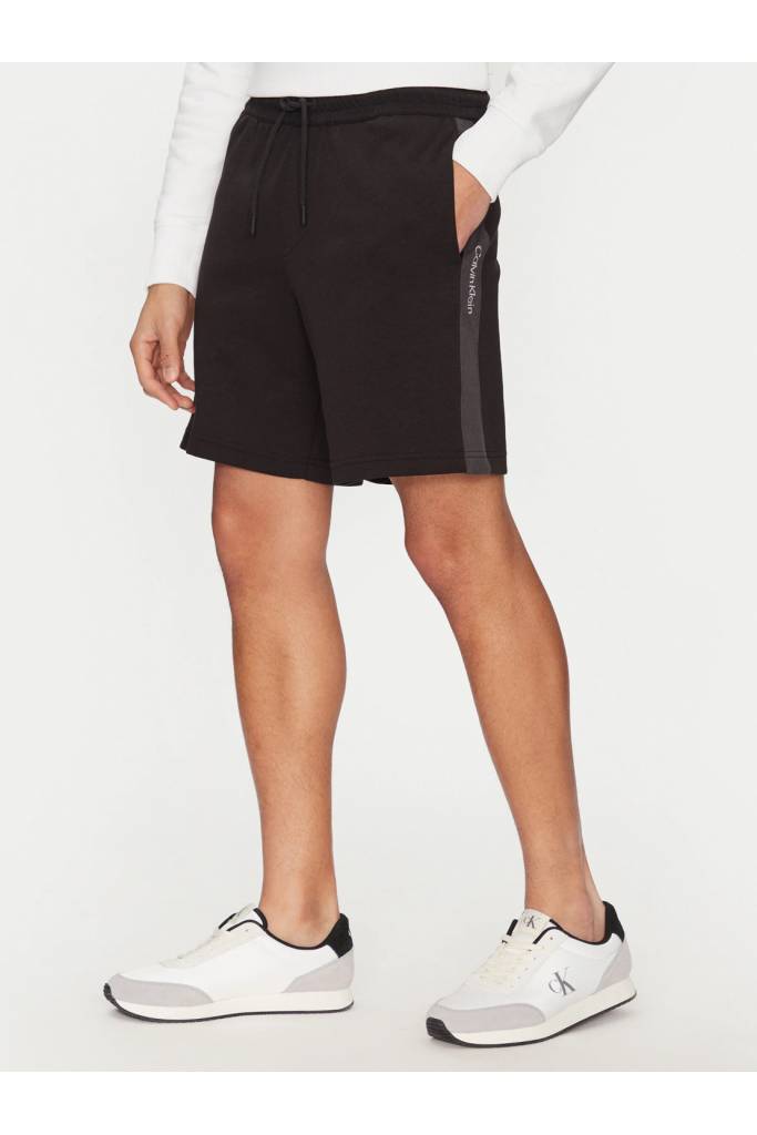 Przód męskie szorty dresowe logo tape calvin klein jeans J30J327246