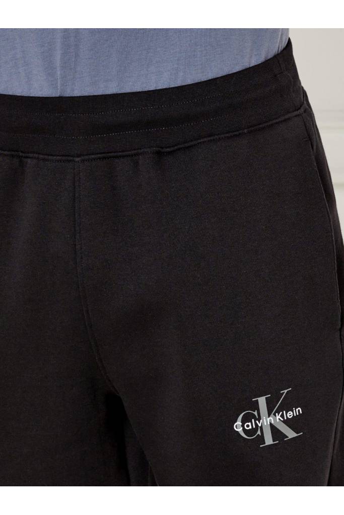 Detal stylizacja męskie spodnie dresowe monologo fleece calvin klein jeans LV040BM802