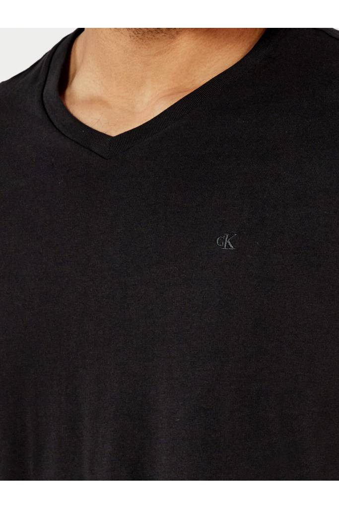 Detal stylizacja męski t-shirt w serek smooth cttn solid calvin klein jeans LV040HM298 Detal stylizacja męski t-shirt w serek smooth cttn solid calvin klein jeans LV040HM298