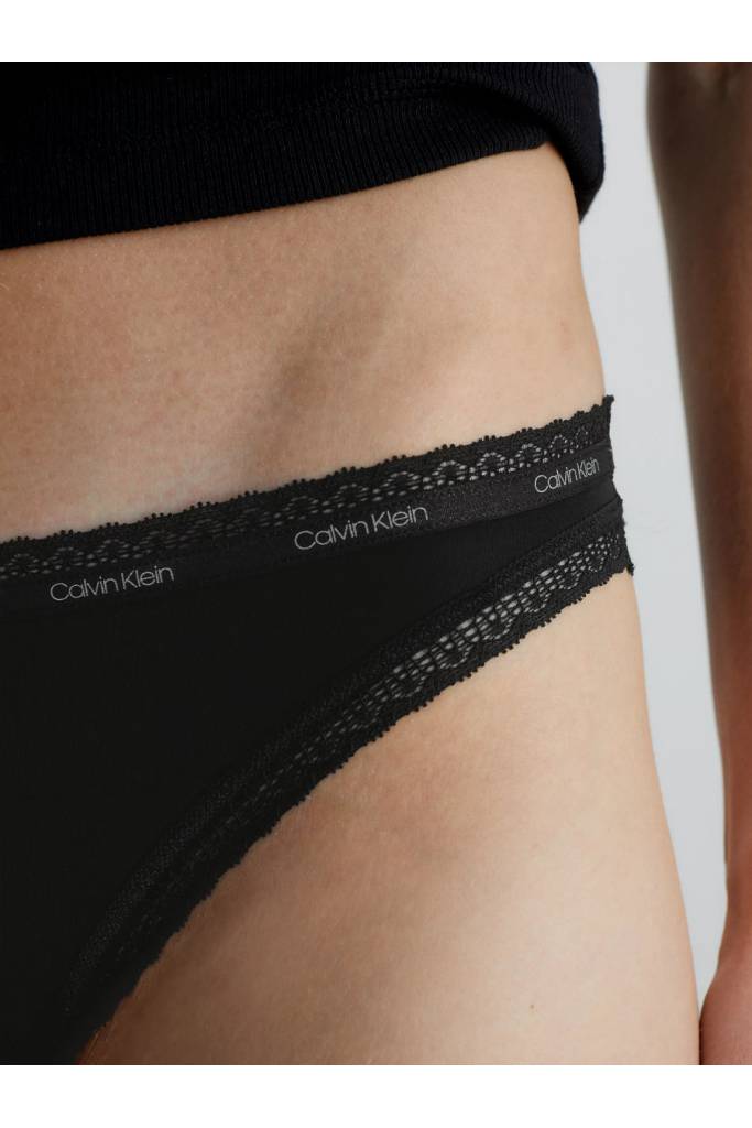 Detal stylizacja damskie majtki figi bikini calvin klein 3-pack 000QD3804E