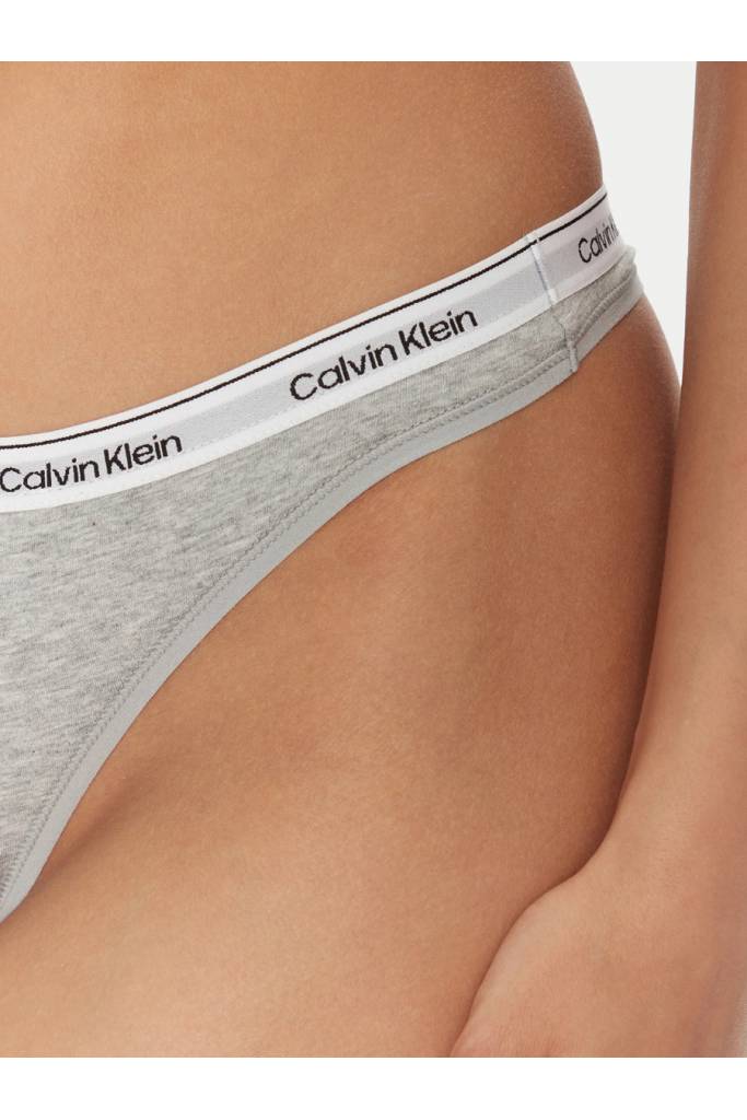 Detal stylizacja damskie stringi icon logo thong calvin klein 3-pack 000QD5209E Detal stylizacja damskie stringi icon logo thong calvin klein 3-pack 000QD5209E