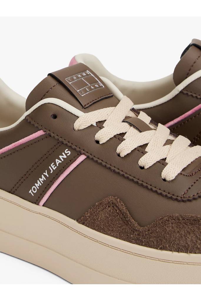 Detal stylizacja damskie sneakersy greenwich flatform tommy jeans EN0EN02902 Detal stylizacja damskie sneakersy greenwich flatform tommy jeans EN0EN02902