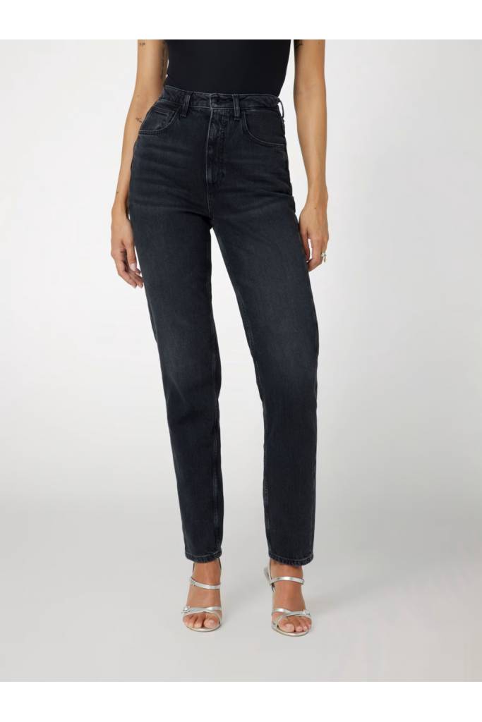 Przód damskie jeansy mom guess W2YA21 D4QD1 Przód damskie jeansy mom guess W2YA21 D4QD1