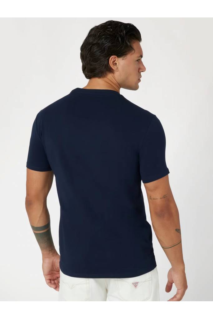 Detal 6 męski t-shirt core z mini logo guess M2YI24 J1314 Detal 6 męski t-shirt core z mini logo guess M2YI24 J1314
