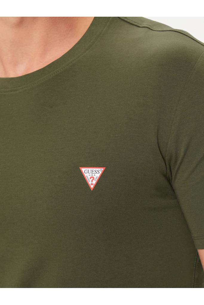 Detal 7 męski t-shirt core z mini logo guess M2YI24 J1314 Detal 7 męski t-shirt core z mini logo guess M2YI24 J1314