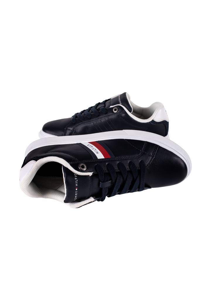Detal stylizacja tommy hilfiger sneakersy essential FM0FM02987 Detal stylizacja tommy hilfiger sneakersy essential FM0FM02987