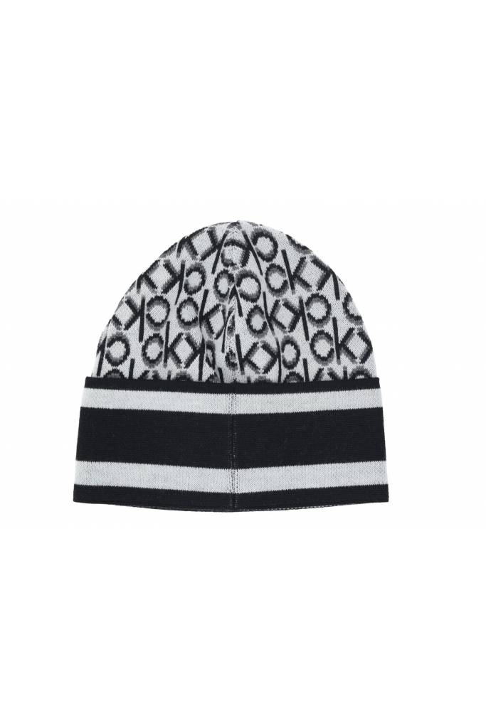 Detal stylizacja calvin klein czapka damska K60K607296 Detal stylizacja calvin klein czapka damska K60K607296