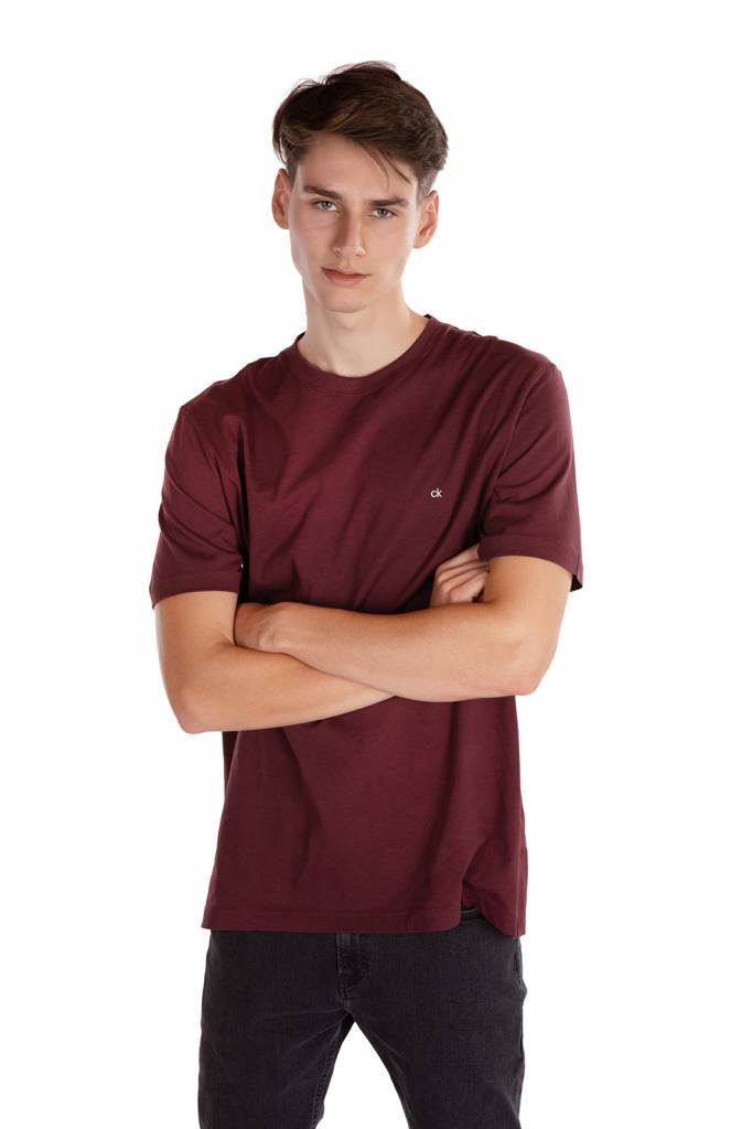 Detal stylizacja calvin klein t-shirt logo embroidery K10K103076 Detal stylizacja calvin klein t-shirt logo embroidery K10K103076