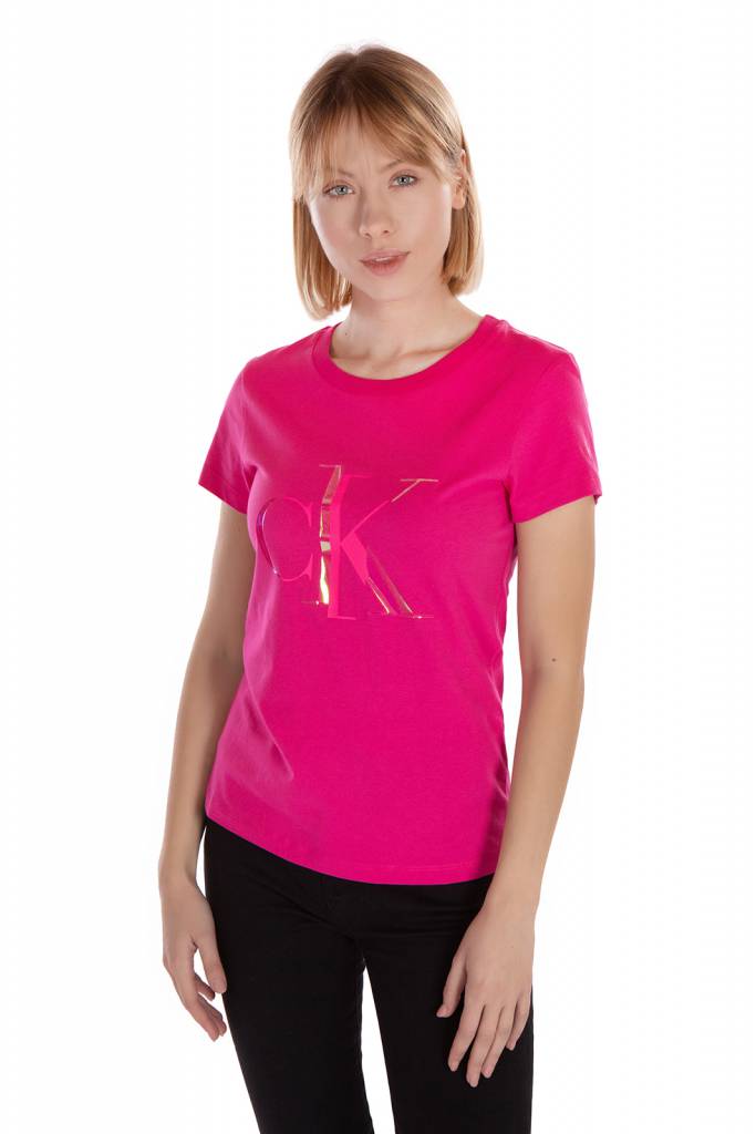 Detal stylizacja calvin klein jeans t-shirt damski distorted iridescent J20J214783 Detal stylizacja calvin klein jeans t-shirt damski distorted iridescent J20J214783
