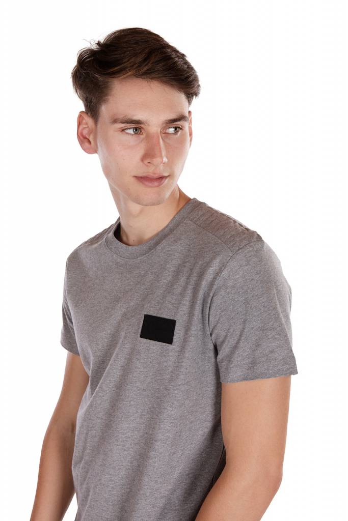 Detal stylizacja calvin klein jeans t-shirt moto J30J316877 Detal stylizacja calvin klein jeans t-shirt moto J30J316877