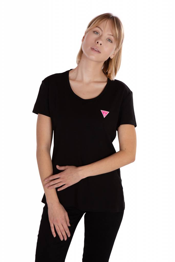 Detal stylizacja guess t-shirt damski kamelia W0YI87 J1300 Detal stylizacja guess t-shirt damski kamelia W0YI87 J1300