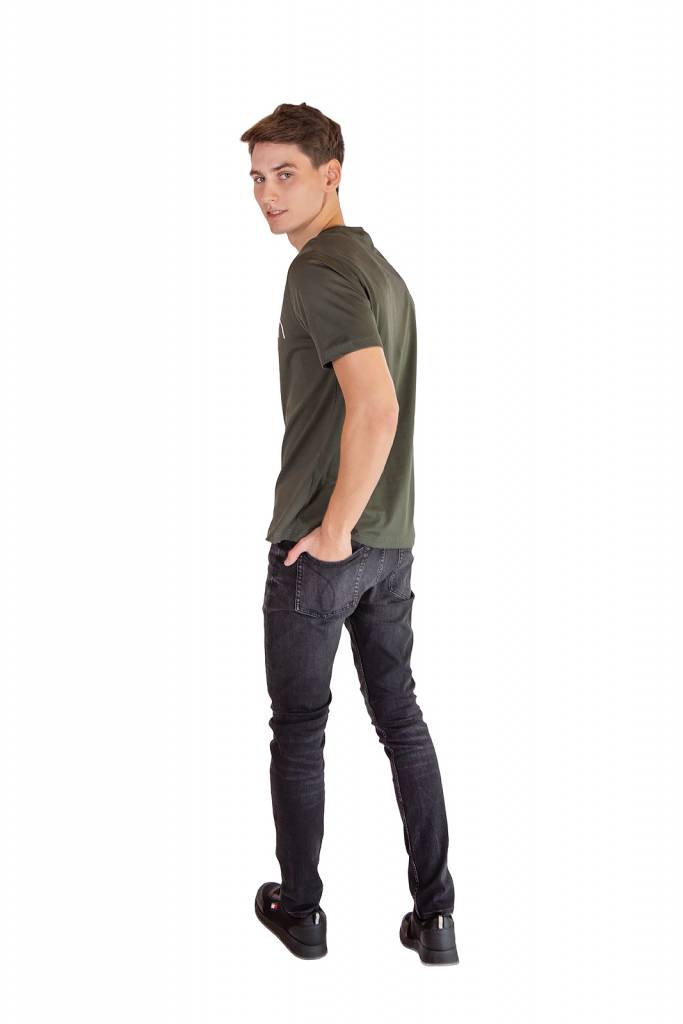 Detal stylizacja calvin klein t-shirt cotton front logo K10K103078 Detal stylizacja calvin klein t-shirt cotton front logo K10K103078