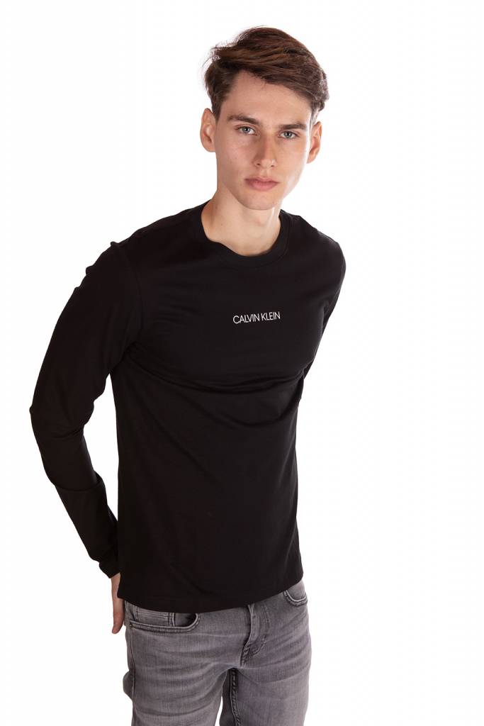 Detal stylizacja calvin klein longsleeve liquid logo K10K105646 Detal stylizacja calvin klein longsleeve liquid logo K10K105646