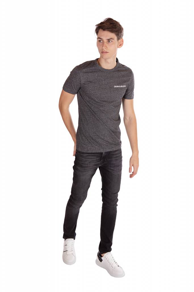 Przód calvin klein jeans t-shirt institutional J30J316042 Przód calvin klein jeans t-shirt institutional J30J316042