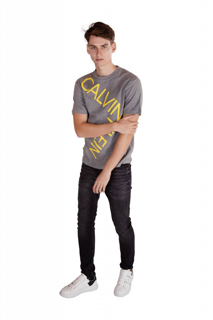 Detal 3 calvin klein t-shirt bold logo relaxed K10K105578 Detal 3 calvin klein t-shirt bold logo relaxed K10K105578