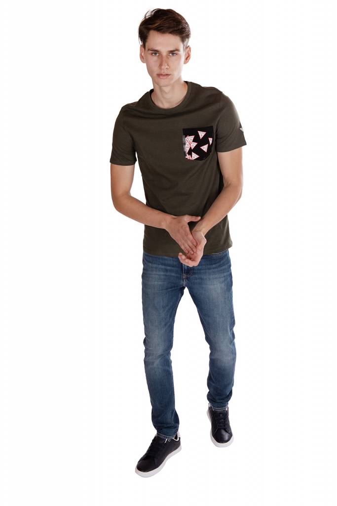 Przód guess t-shirt multitude M0YI59 I3Z11 Przód guess t-shirt multitude M0YI59 I3Z11