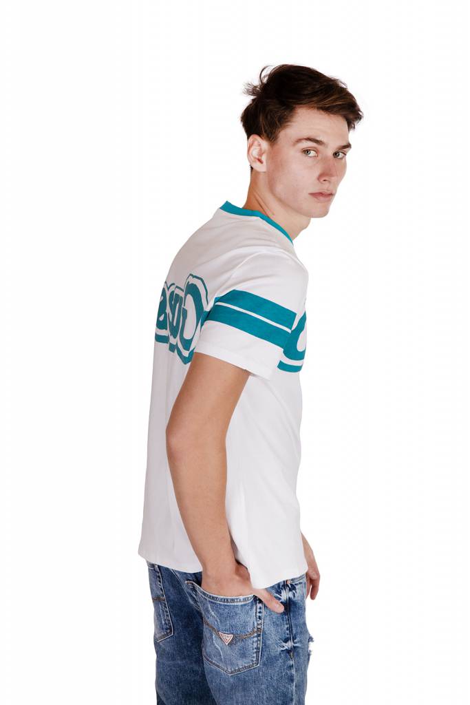Detal stylizacja guess t-shirt bars M0YI44 K8FQ0 Detal stylizacja guess t-shirt bars M0YI44 K8FQ0