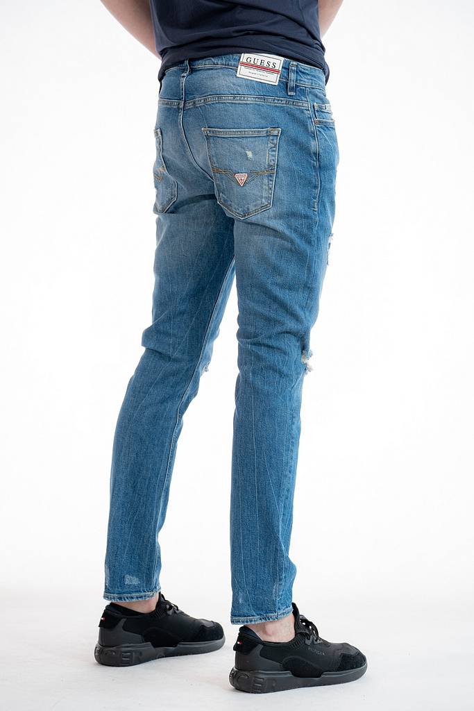 Detal stylizacja guess jeansy chris M01A27 D3Y91