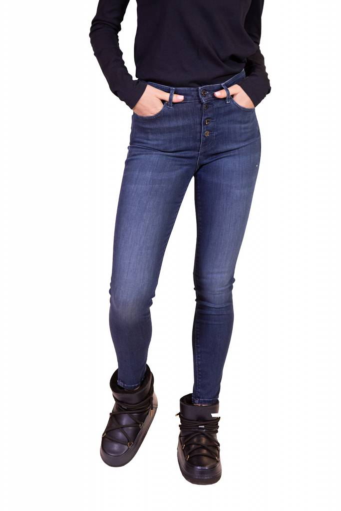 Guess jeansy damskie 1981 W0YA65 D42J1 Guess jeansy damskie 1981 W0YA65 D42J1