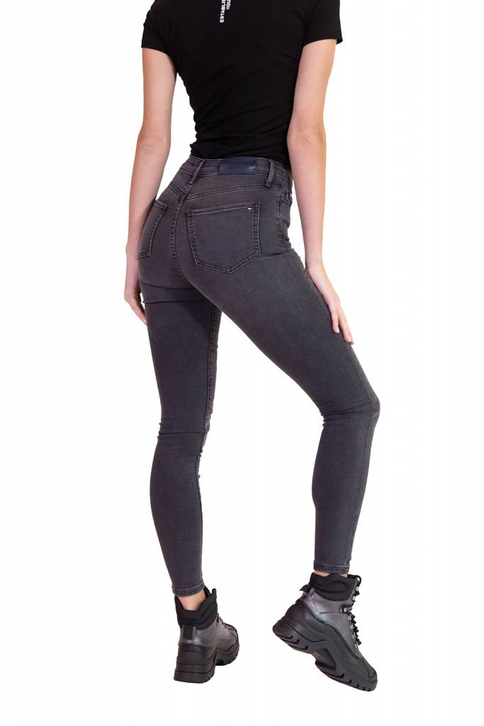 Detal stylizacja tommy hilfiger jeansy damskie harlem WW0WW28826 Detal stylizacja tommy hilfiger jeansy damskie harlem WW0WW28826