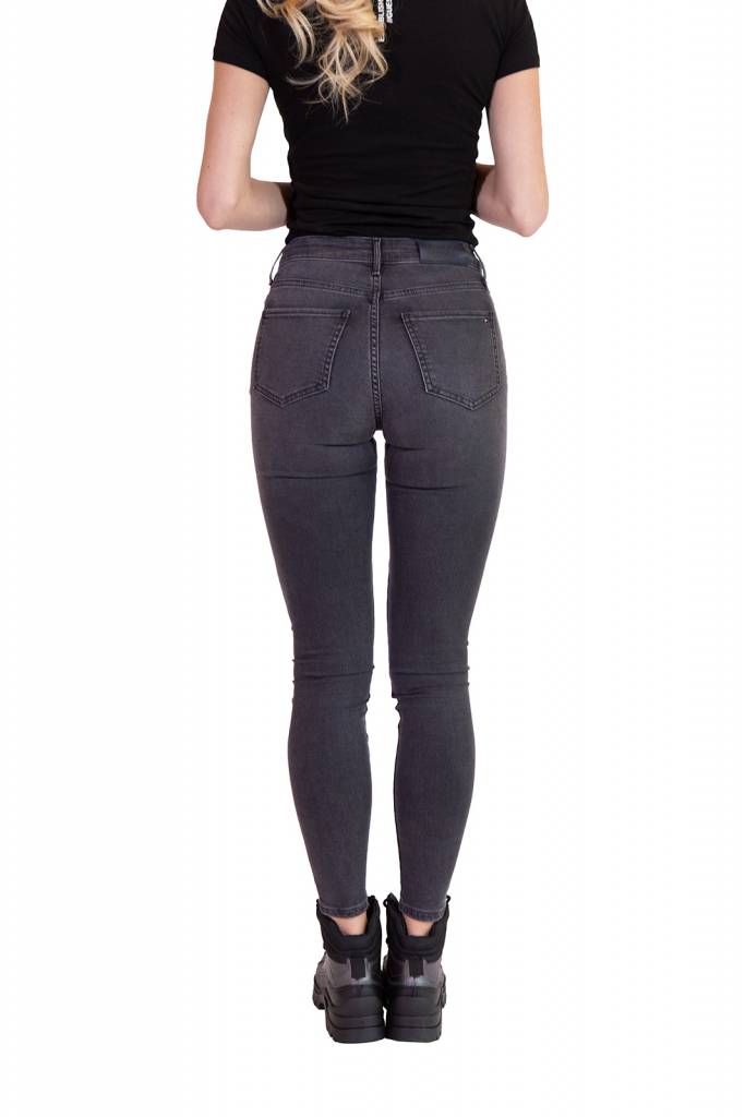 Przód tommy hilfiger jeansy damskie harlem WW0WW28826 Przód tommy hilfiger jeansy damskie harlem WW0WW28826