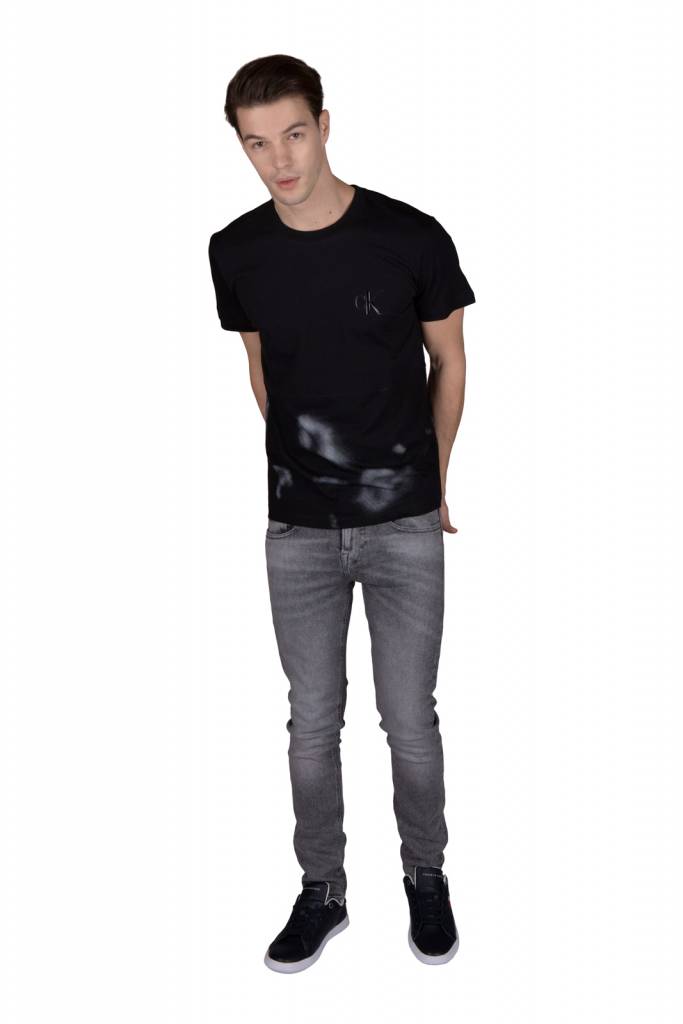 Detal stylizacja calvin klein jeans t-shirt cloud J30J316464 Detal stylizacja calvin klein jeans t-shirt cloud J30J316464