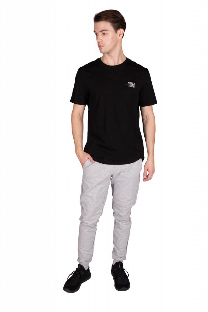 Detal stylizacja guess t-shirt organic basic M0BI66 K8HM0 Detal stylizacja guess t-shirt organic basic M0BI66 K8HM0