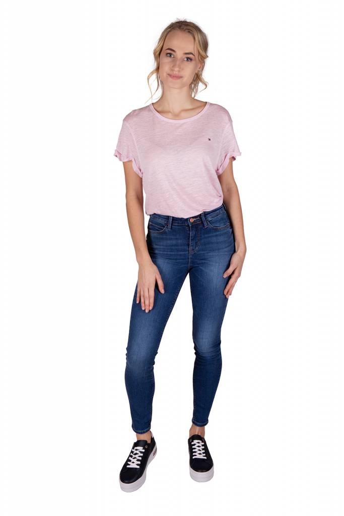 Detal stylizacja guess jeansy damskie 1981 W0YA46 D4484 Detal stylizacja guess jeansy damskie 1981 W0YA46 D4484