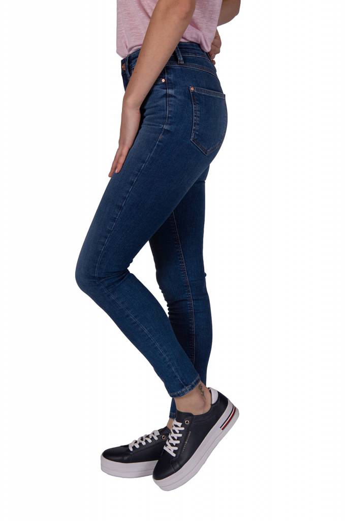 Przód guess jeansy damskie 1981 W0YA46 D4484 Przód guess jeansy damskie 1981 W0YA46 D4484