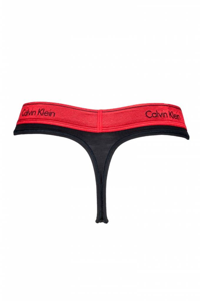 Detal stylizacja calvin klein underwear stringi thong 000QF6136E Detal stylizacja calvin klein underwear stringi thong 000QF6136E