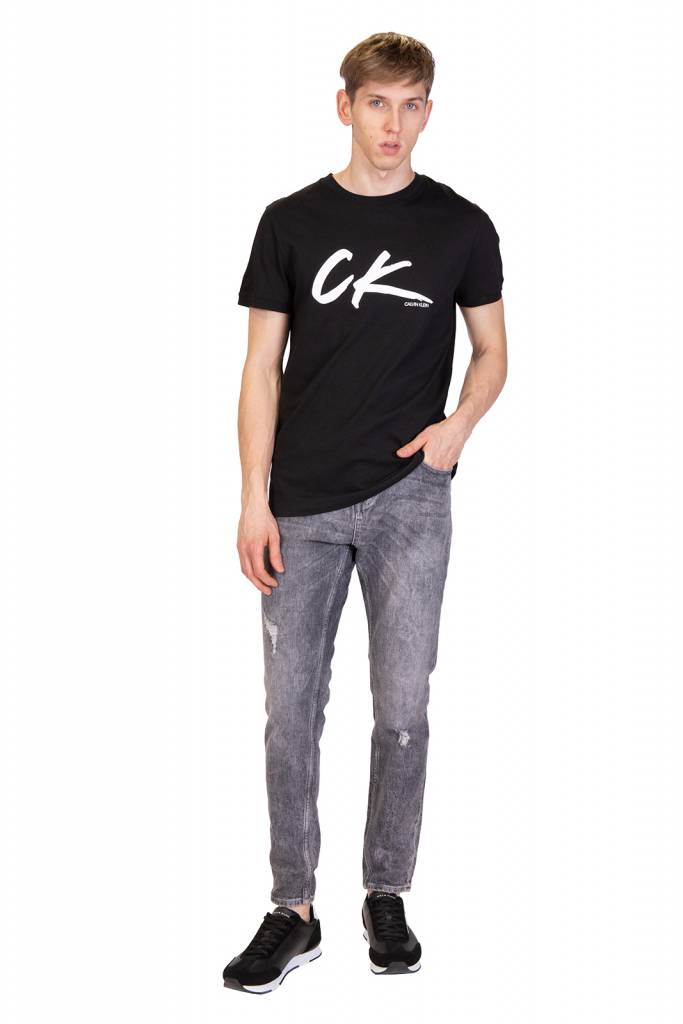 Detal stylizacja calvin klein t-shirt męski swimwear retro crew KM0KM00467 Detal stylizacja calvin klein t-shirt męski swimwear retro crew KM0KM00467