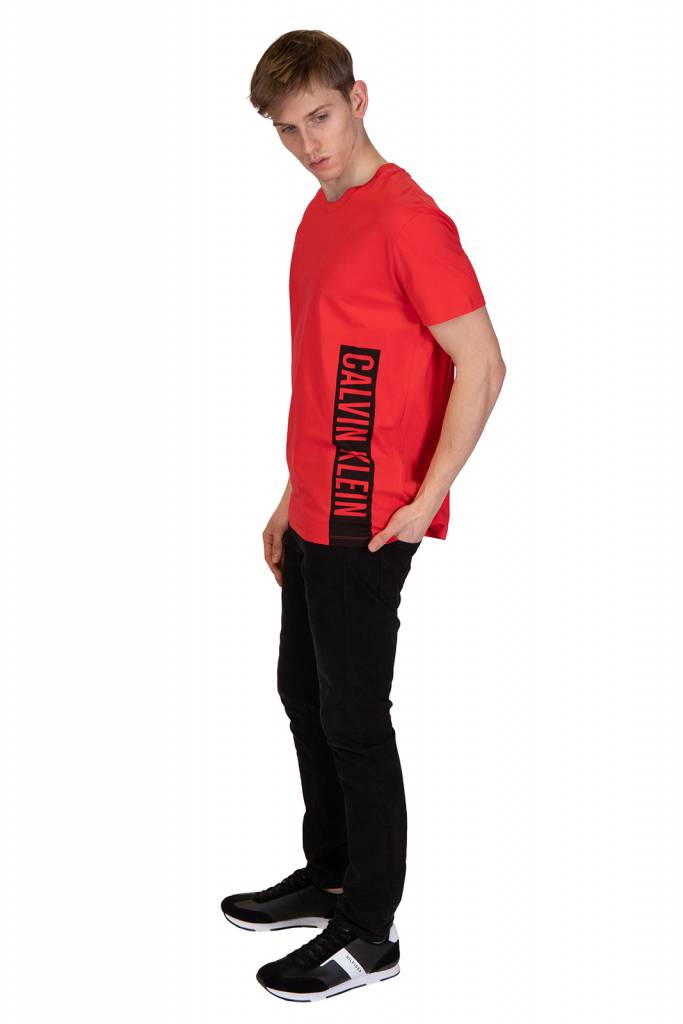 Detal stylizacja calvin klein swimwear t-shirt męski relaxed crew KM0KM00481 Detal stylizacja calvin klein swimwear t-shirt męski relaxed crew KM0KM00481